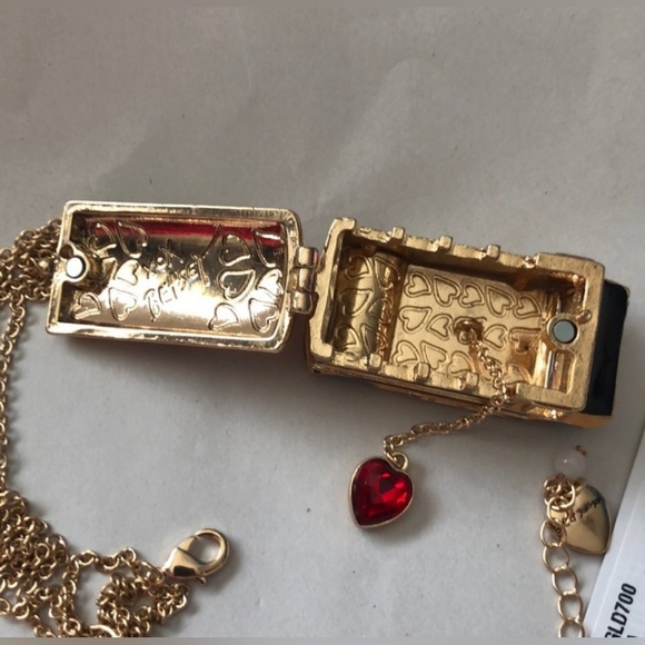 NWT 🚌♥️ Betsey Johnson school bus heart Necklace - Picture 6 of 15